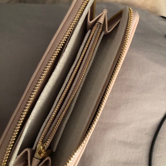 Tory Burch Alexa Quilted Leather Wallet - Picture 6 of 11